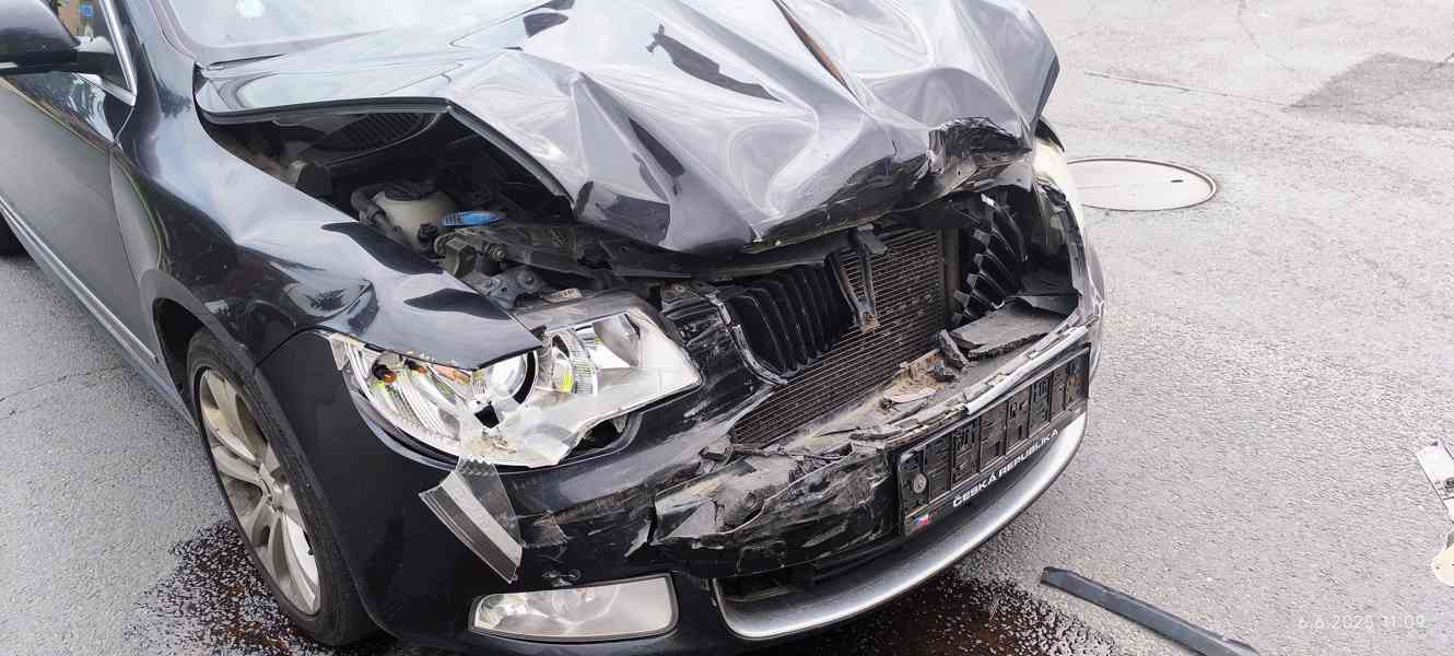 PRODEJ – ŠKODA Superb II Kombi (havarované) - foto 1