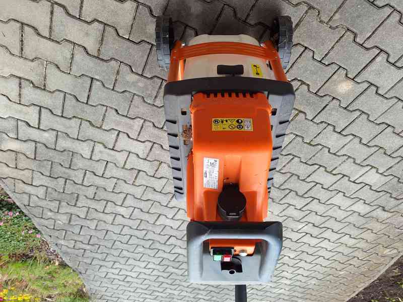Prodám elektrický zahradní drtič Powercut 2800 - foto 2