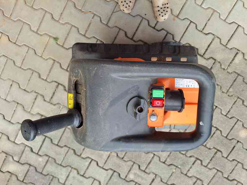 Prodám elektrický zahradní drtič Powercut 2800 - foto 3