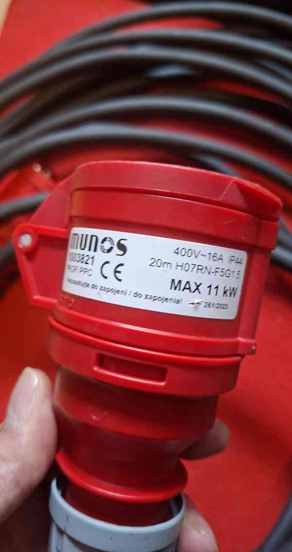 Prodlužovací kabel s pohyblivou zásuvkou CEE 3P+N+PE (16A)  - foto 2