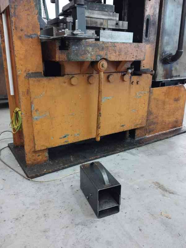 Použitý hydraulický lis LB 150, r. v. 1952 - foto 8