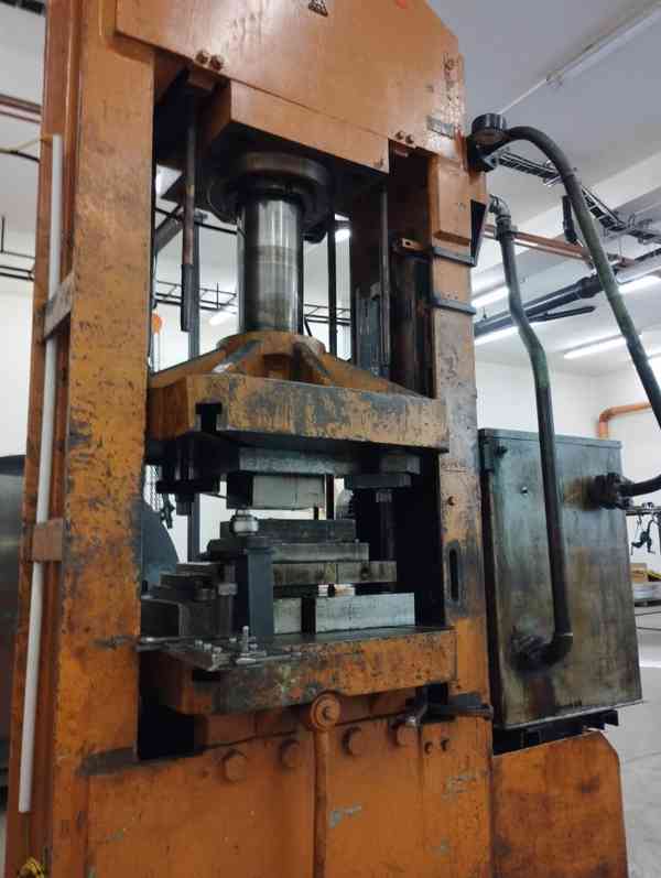 Použitý hydraulický lis LB 150, r. v. 1952 - foto 7