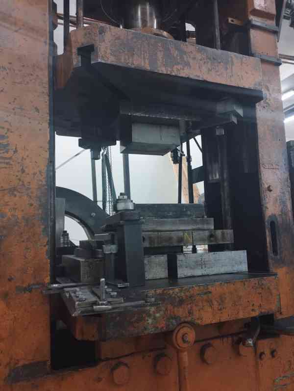 Použitý hydraulický lis LB 150, r. v. 1952 - foto 11
