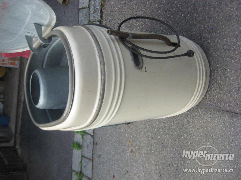 Stará retropračka se ždímačkou - foto 3