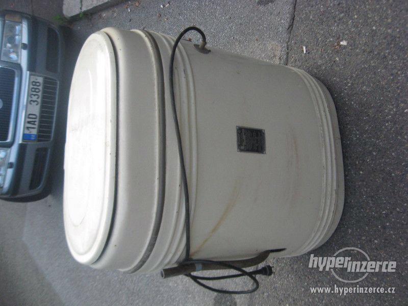 Stará retropračka se ždímačkou - foto 4