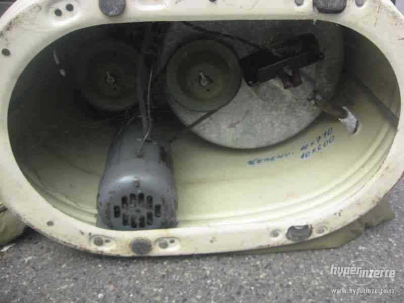 Stará retropračka se ždímačkou - foto 6