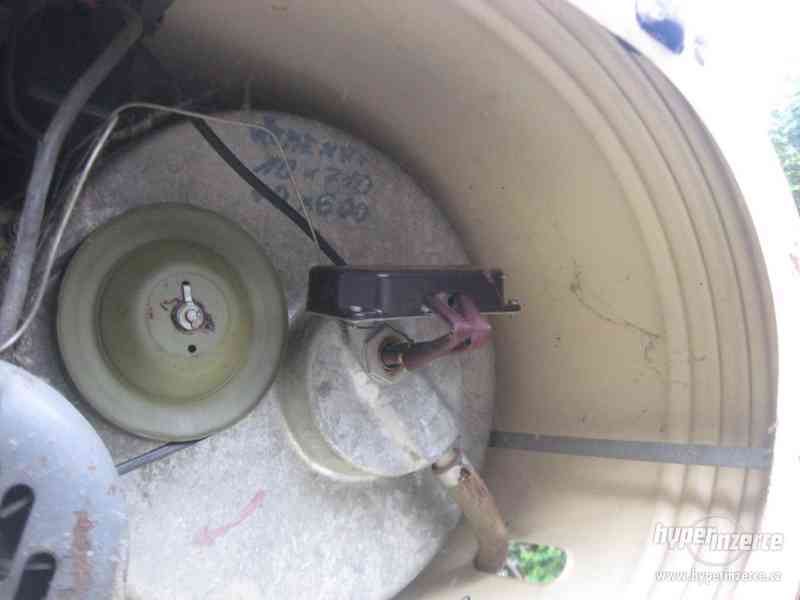 Stará retropračka se ždímačkou - foto 8