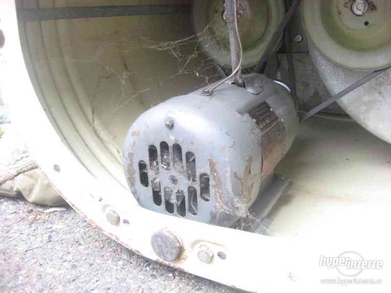 Stará retropračka se ždímačkou - foto 9