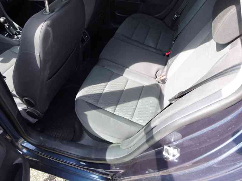 VW Golf 1.6 TDI Variant r.v.2010 (77 kw) serviska - foto 13