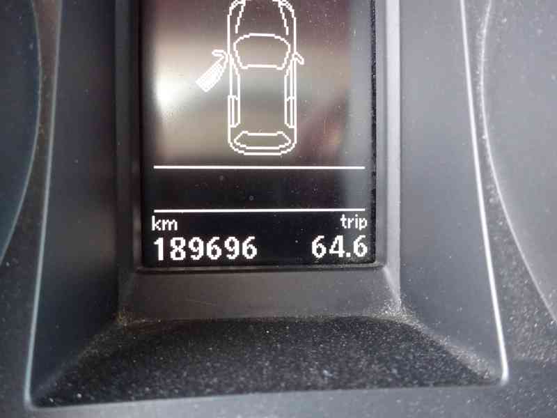 VW Golf 1.6 TDI Variant r.v.2010 (77 kw) serviska - foto 7
