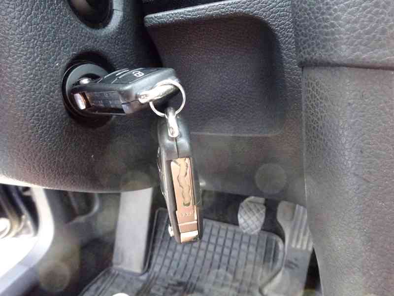 VW Golf 1.6 TDI Variant r.v.2010 (77 kw) serviska - foto 11