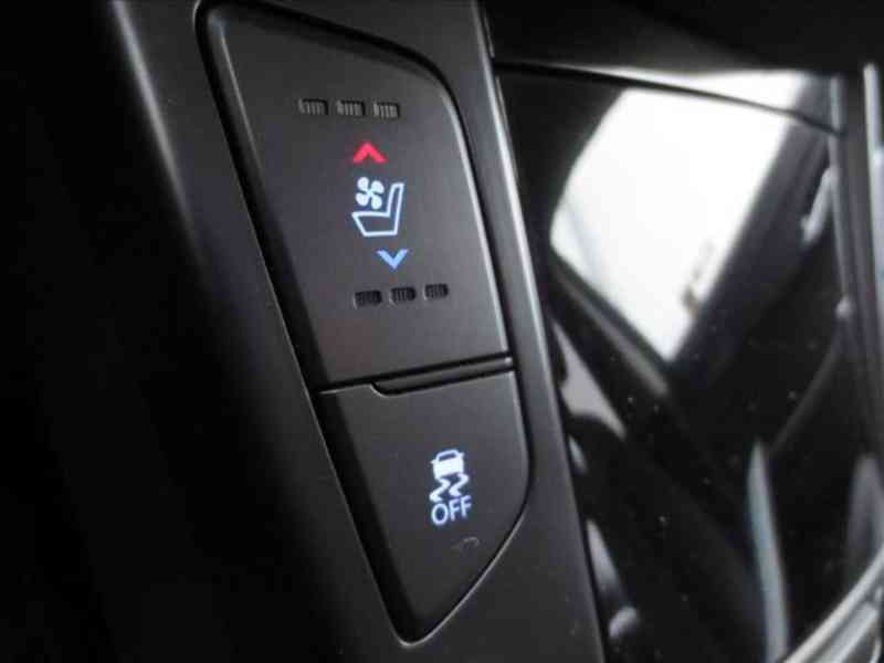 Hyundai i40, 100 kW, 1,7 crdi, r.v. 2013 - foto 16
