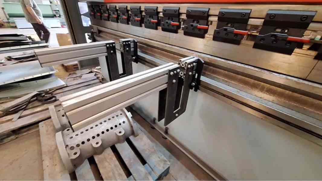 Hydraulický ohraňovací lis 160 t, 3200 mm , PCN3160 CNC - foto 5