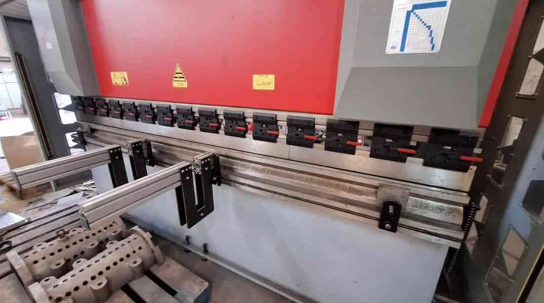 Hydraulický ohraňovací lis 160 t, 3200 mm , PCN3160 CNC - foto 7