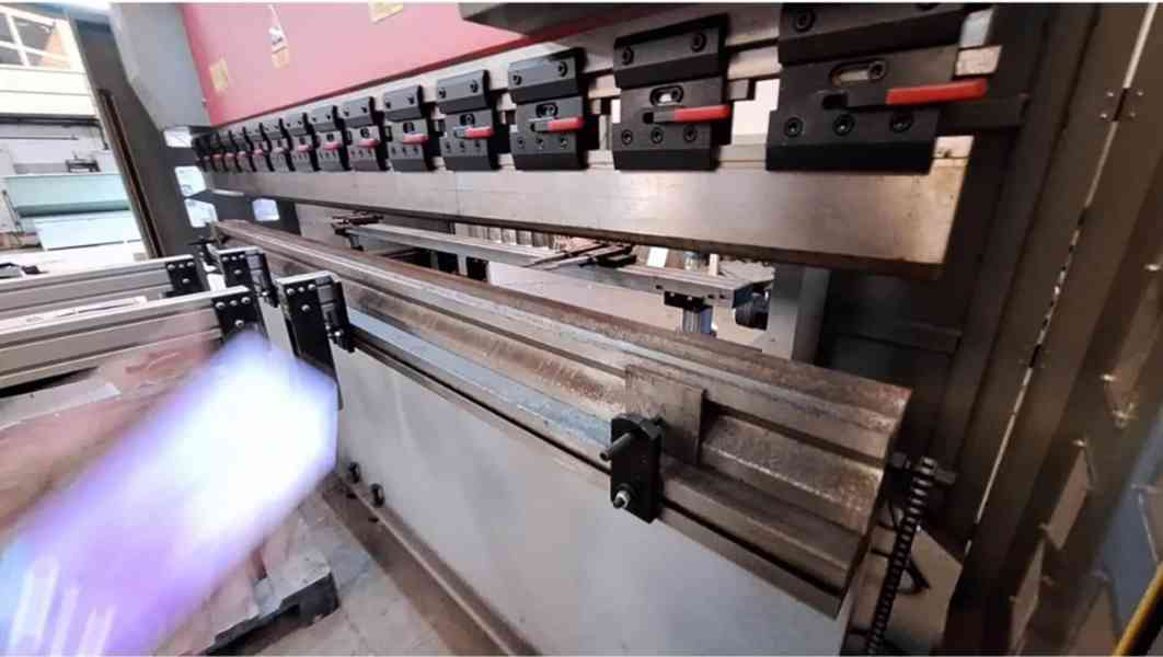 Hydraulický ohraňovací lis 160 t, 3200 mm , PCN3160 CNC - foto 6