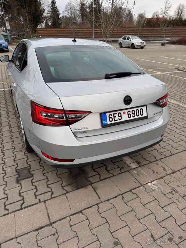 Škoda Superb 1,8   3 Laurin&Klement 2017 - foto 14