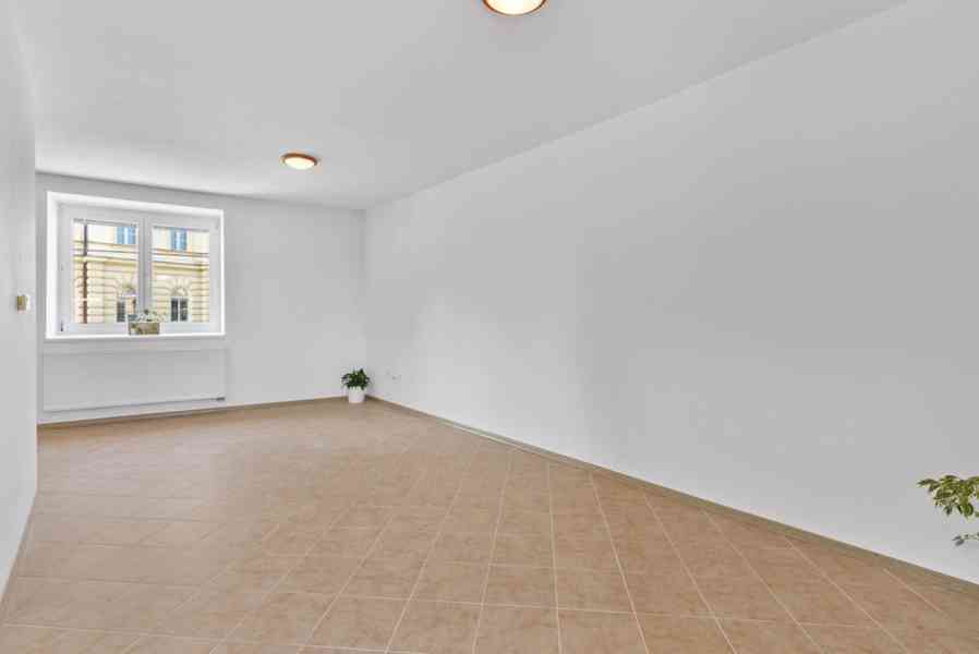Pronájem slunného bytu 1+kk v cihlovém domě, 35 m2, Kosmonos - foto 6