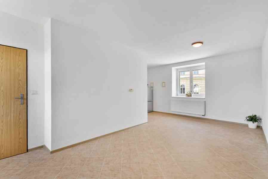 Pronájem slunného bytu 1+kk v cihlovém domě, 35 m2, Kosmonos - foto 5