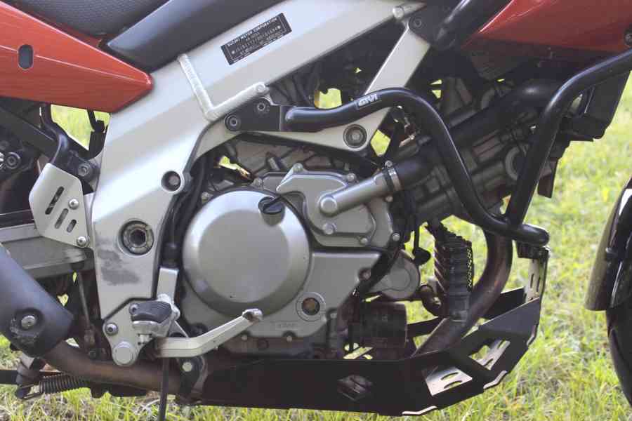 Suzuki DL 650 V-Strom - foto 17