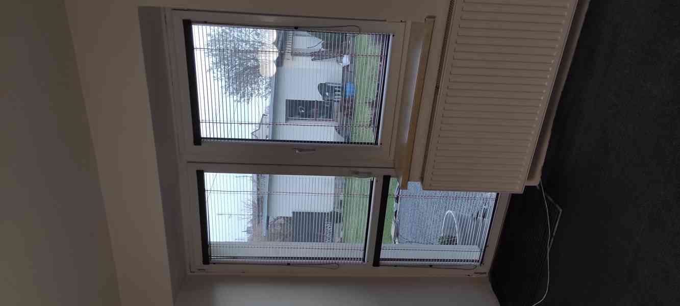 Okno s balkónovými dveřmi a okno - foto 2