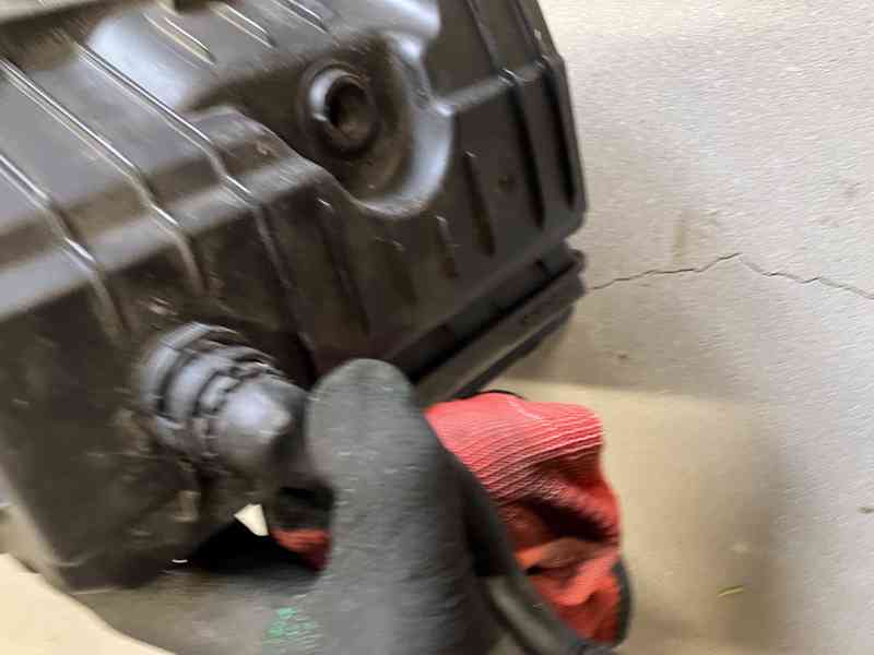 filtrbox skoda vw seat audi 5Q0129618B 2.0tdi - foto 3