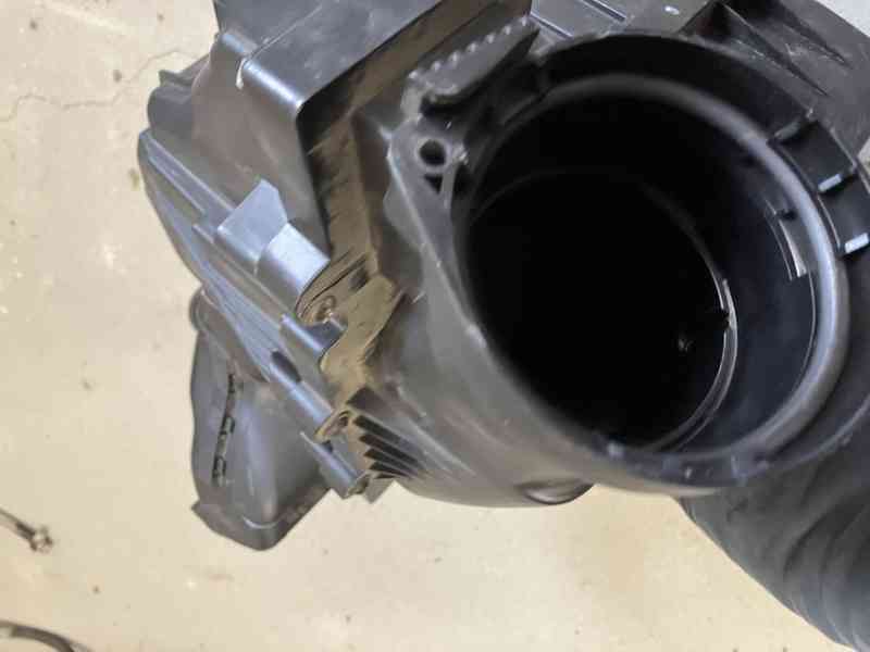 filtrbox skoda vw seat audi 5Q0129618B 2.0tdi - foto 7