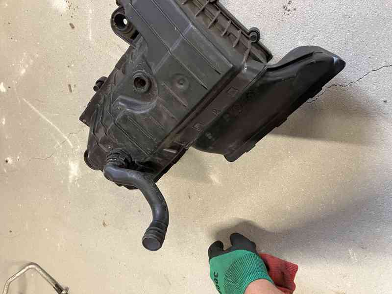 filtrbox skoda vw seat audi 5Q0129618B 2.0tdi - foto 2