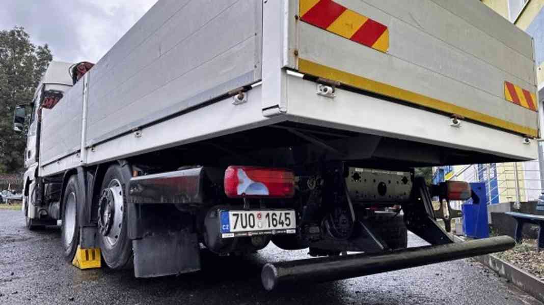 Eur4 valník 6x2 MAN +ruka HMF 12tm / 12m dosah HR - foto 7