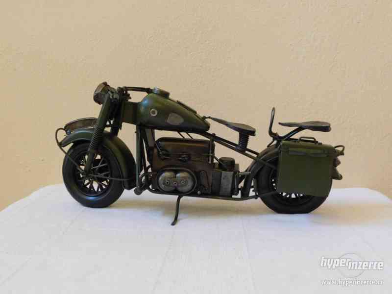 Kovový model vojenské válečné motorky - foto 2