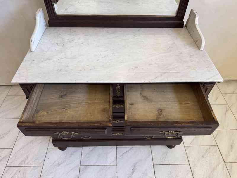 Starožitná toaletní komoda  - foto 7