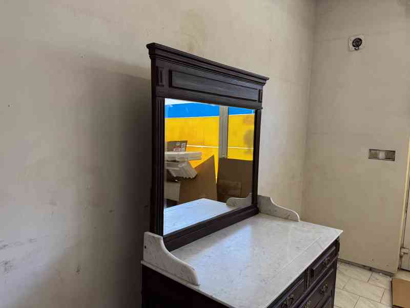 Starožitná toaletní komoda  - foto 5