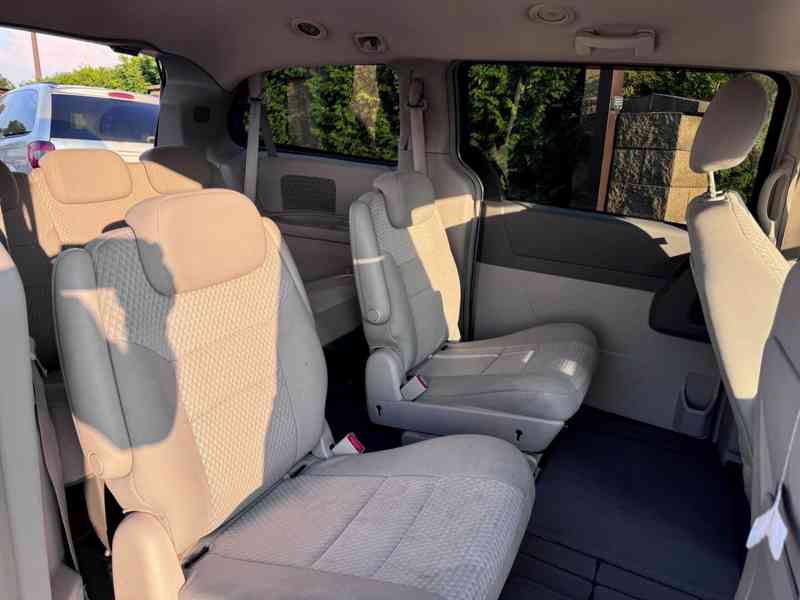 Chrysler Town Country 3,3 RT NEW model 2008  - foto 9