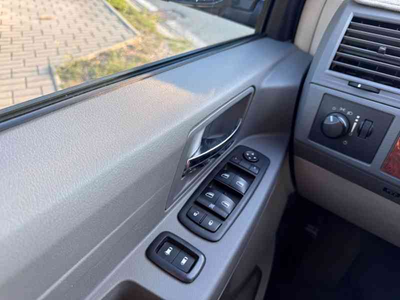 Chrysler Town Country 3,3 RT NEW model 2008  - foto 20