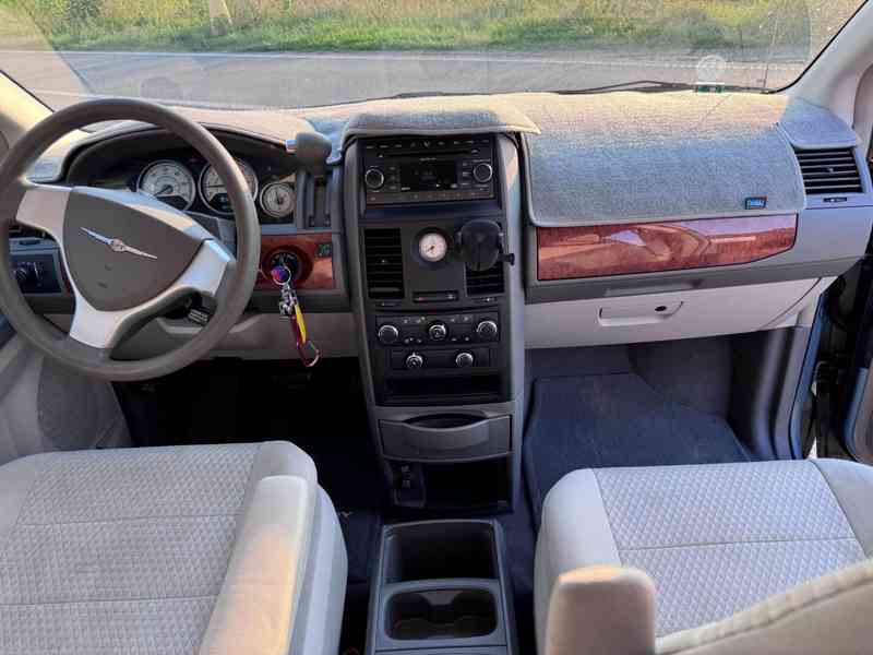 Chrysler Town Country 3,3 RT NEW model 2008  - foto 12