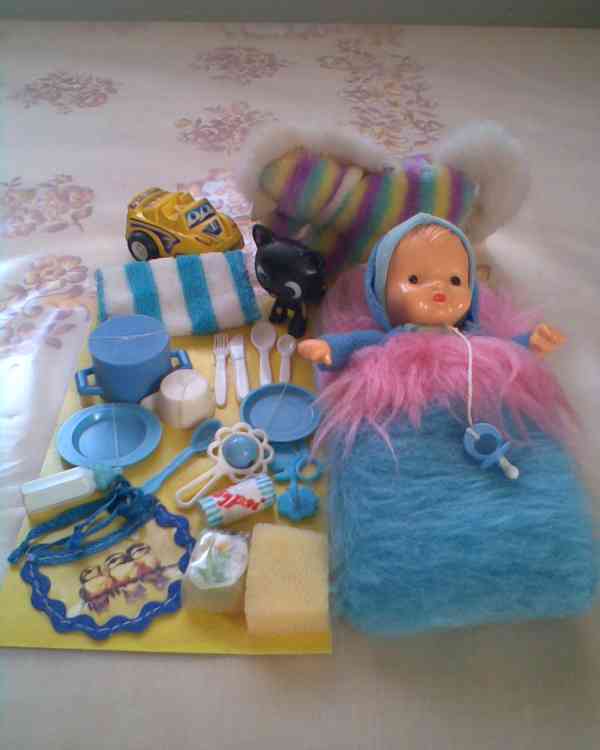 Nový nábyteček s panenkami - foto 3