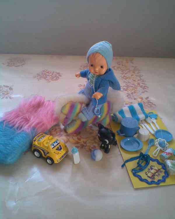 Nový nábyteček s panenkami - foto 4