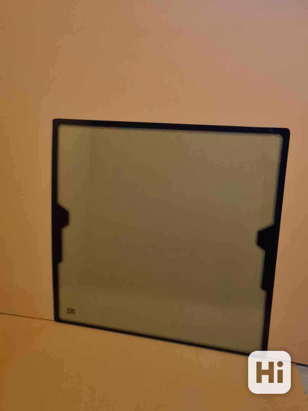 sklá predné horné a dolné a dverové horné na KUBOTU KX027-4 - foto 1