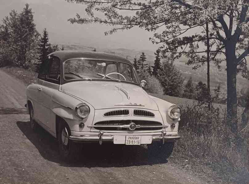 Škoda 440 Spartak originální tovární fotografie z roku 1955