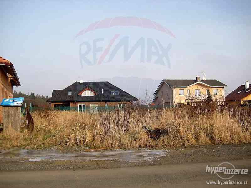 pěkný pozemek v blízkosti Klánovického lesa 713 m2 Úvaly - foto 1