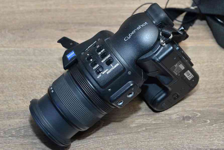 SONY Cyber-Shot DSC-F828 *Prof.*8Mpix *7x Opt.Zoom - foto 6
