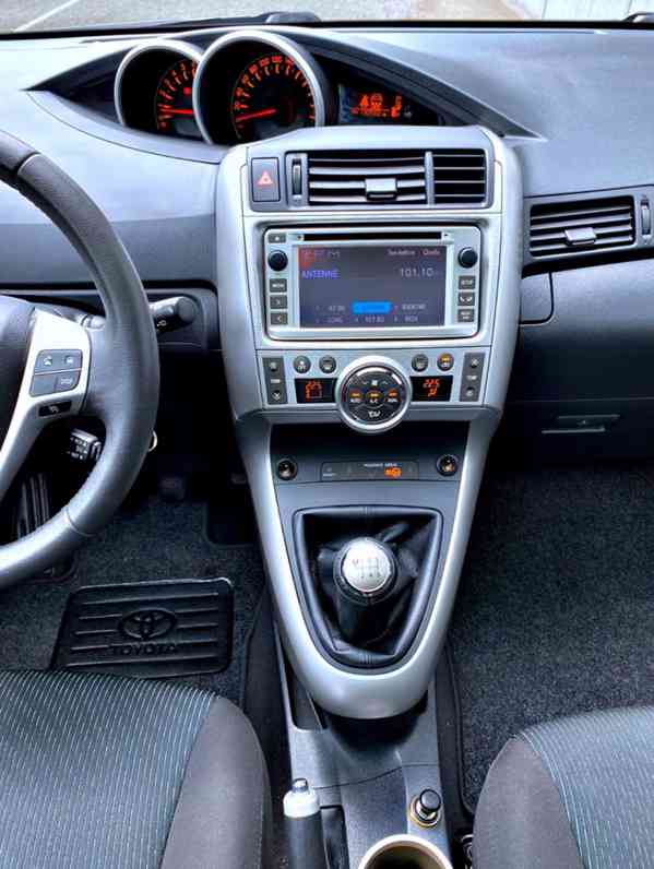 Toyota Verso 1.8i 7míst benzín 108kw - foto 7