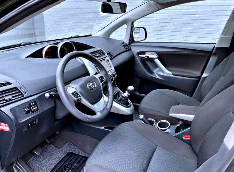 Toyota Verso 1.8i 7míst benzín 108kw - foto 5