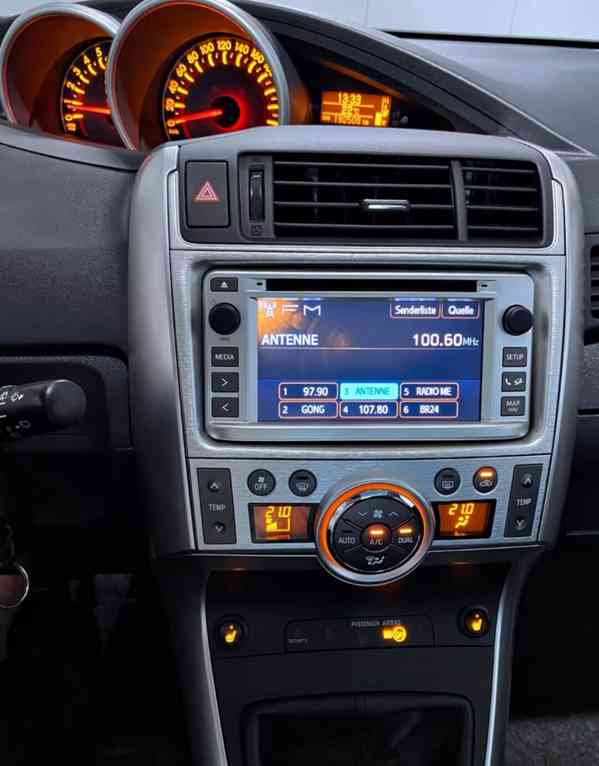 Toyota Verso 1.8i 7míst benzín 108kw - foto 14