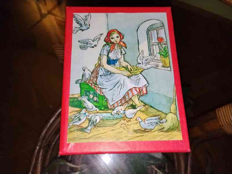 Kostky Popelka, M.F. Kvěchová