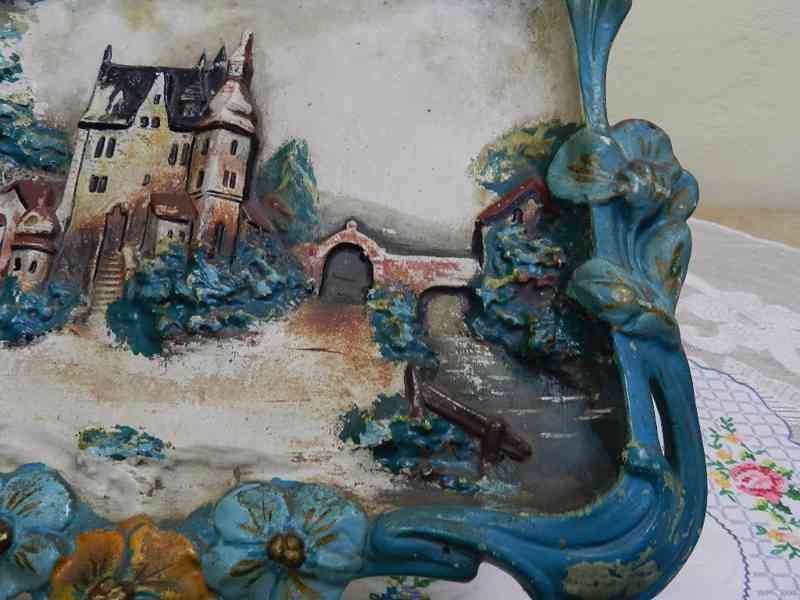 Secesní malovaný keramický Obrázek Zámek plastický dekor - foto 5