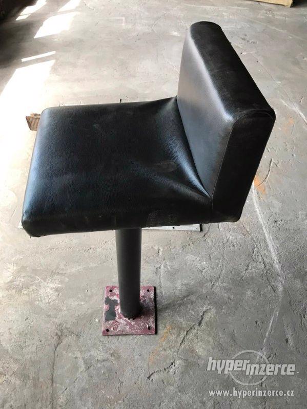 Barová židle - ukotvení do země - více kusů - foto 2