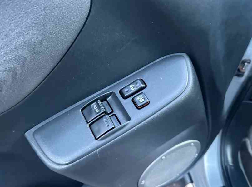 Toyota RAV 4 2.0i Sol 4x4 benzín 110kw - foto 31