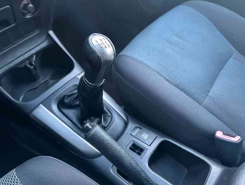 Toyota RAV 4 2.0i Sol 4x4 benzín 110kw - foto 28