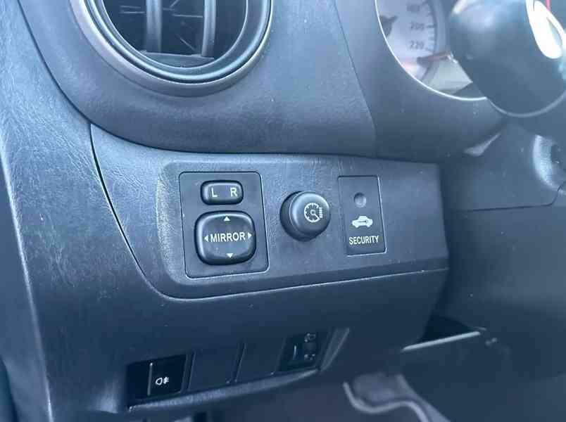 Toyota RAV 4 2.0i Sol 4x4 benzín 110kw - foto 29