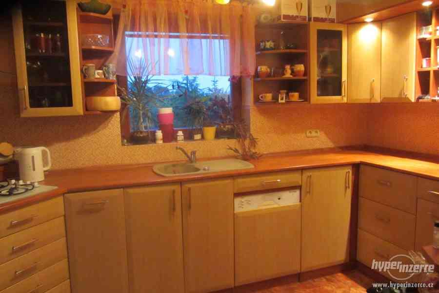 Luxusní kuchyňská linka s barem - foto 1